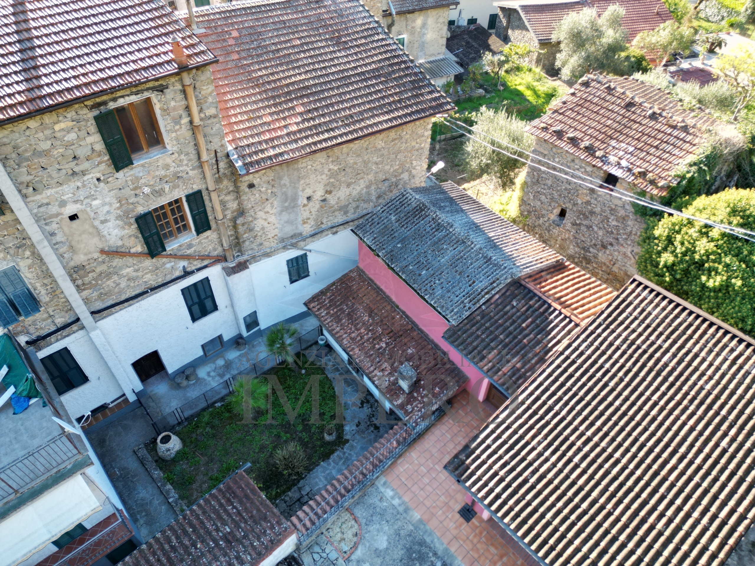 Casa indipendente da ristrutturare in via nuova 12bis, Isolabona