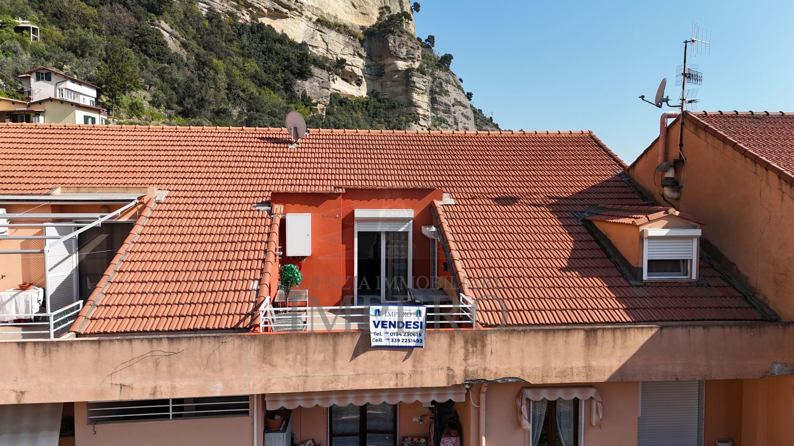 Trilocale con terrazzo in corso limone piemonte 112, Ventimiglia