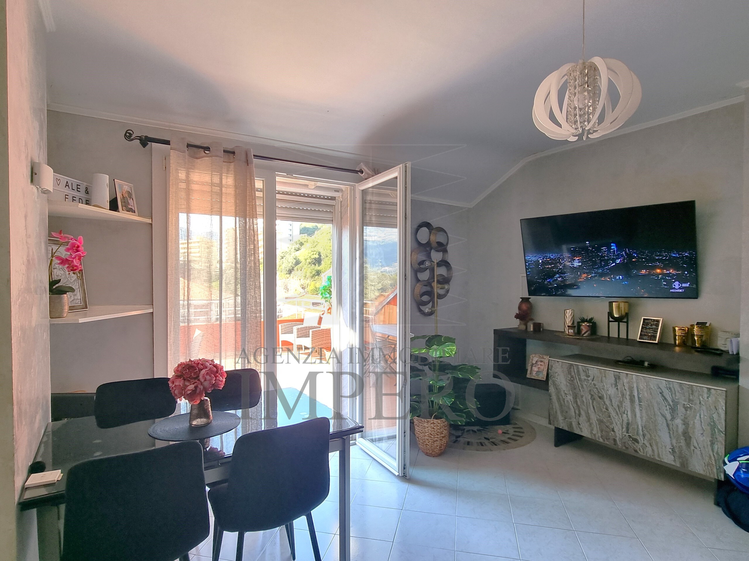 Trilocale con terrazzo in corso limone piemonte 112, Ventimiglia