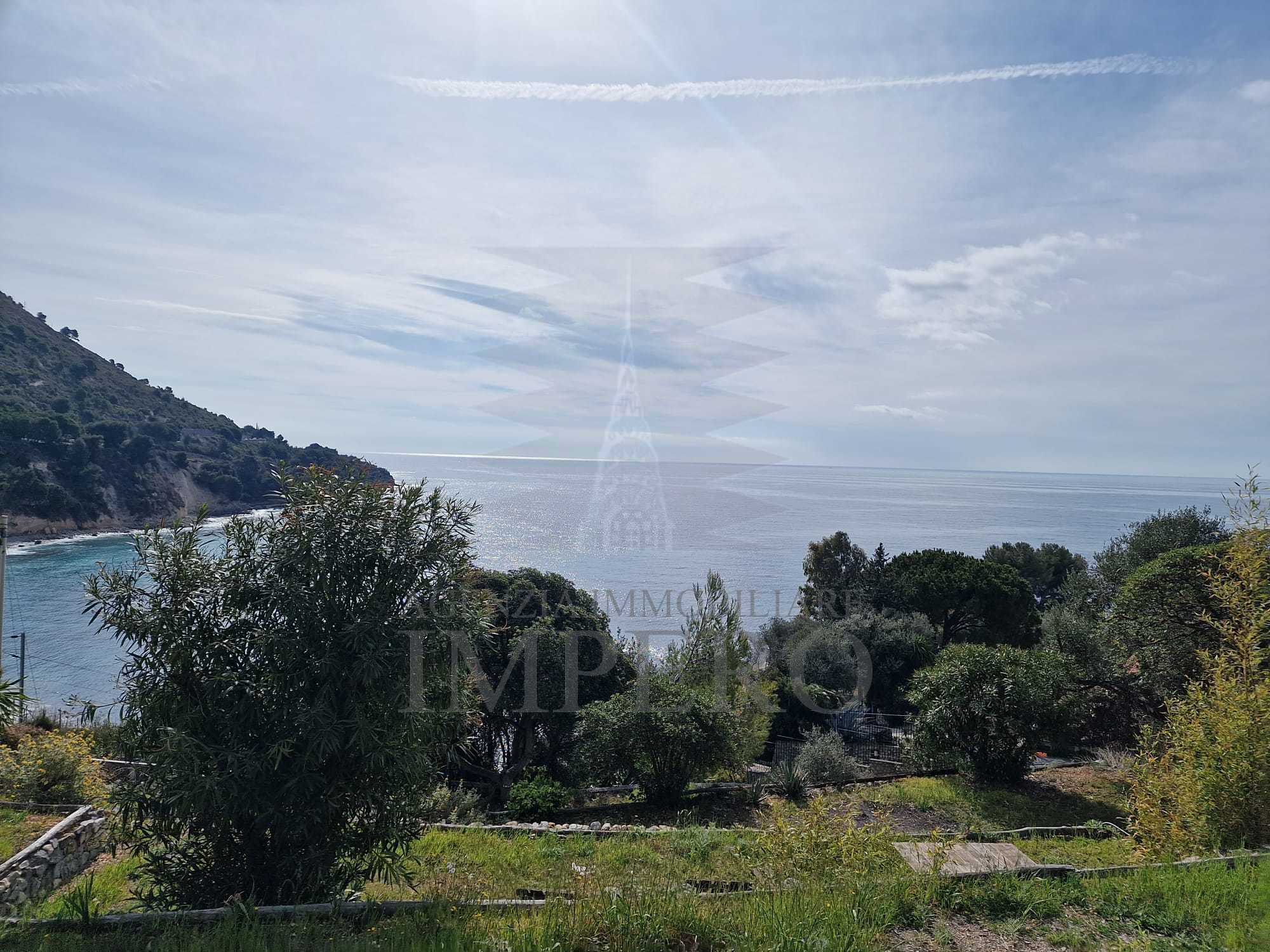 Villa con giardino in corso mentone 2, Ventimiglia