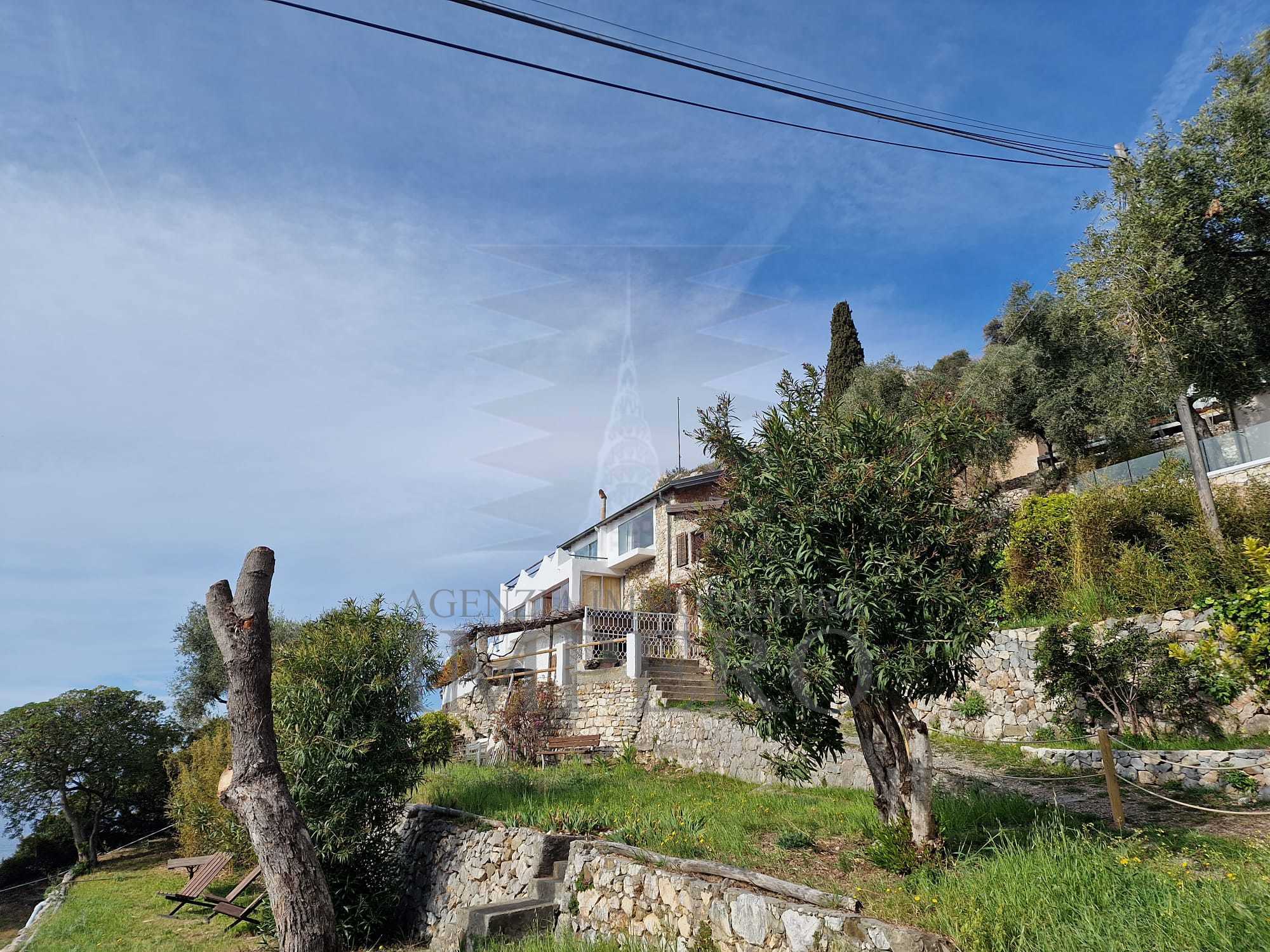 Villa con giardino in corso mentone 2, Ventimiglia