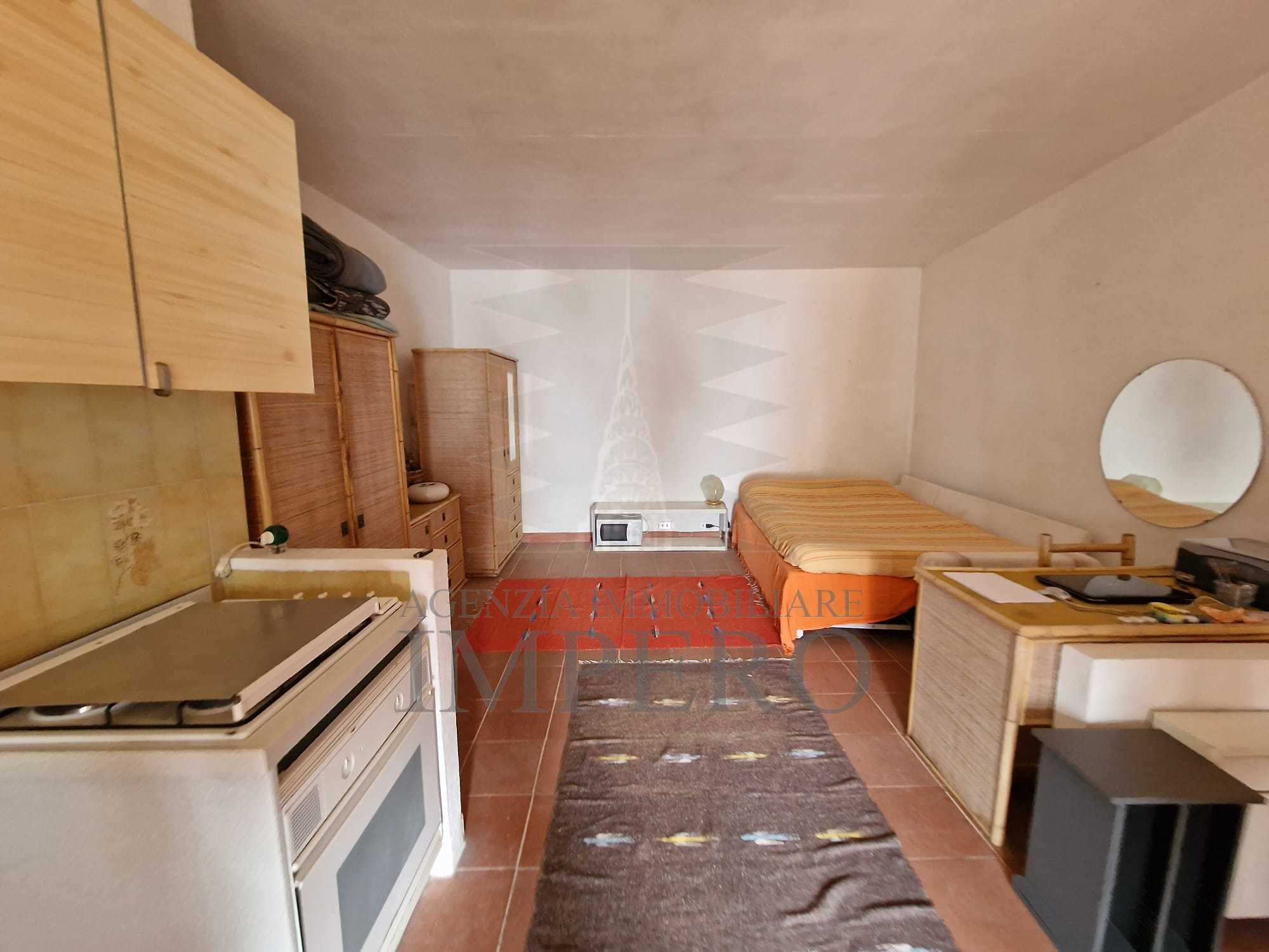 Villa con giardino in corso mentone 2, Ventimiglia