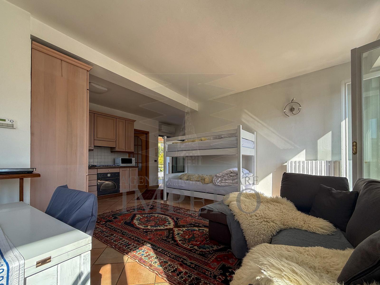 Villa con giardino in via alba 45, Bordighera