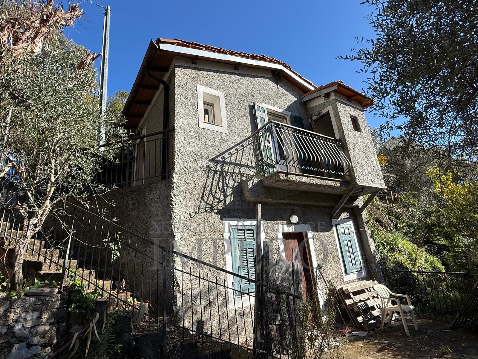 Casa indipendente da ristrutturare in via silvio pellico, Bordighera