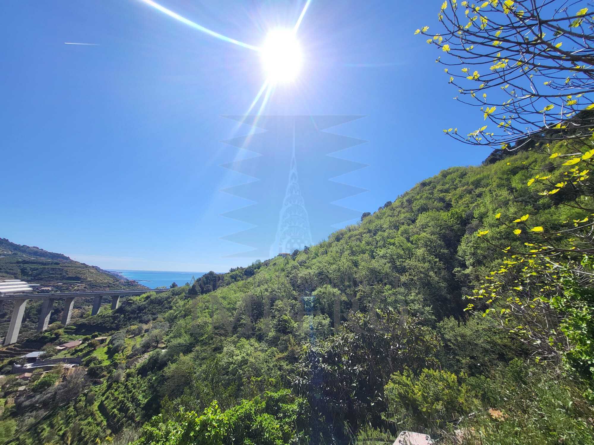 Casa indipendente con giardino in via felice cascione, Ventimiglia