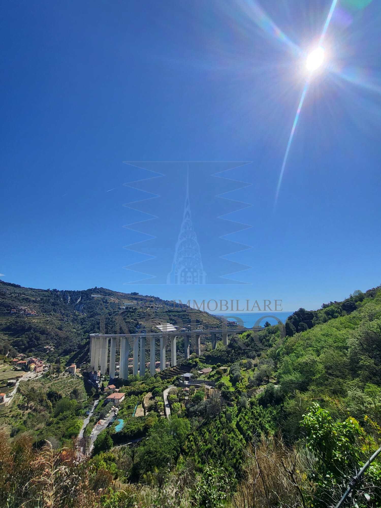 Casa indipendente con giardino in via felice cascione, Ventimiglia