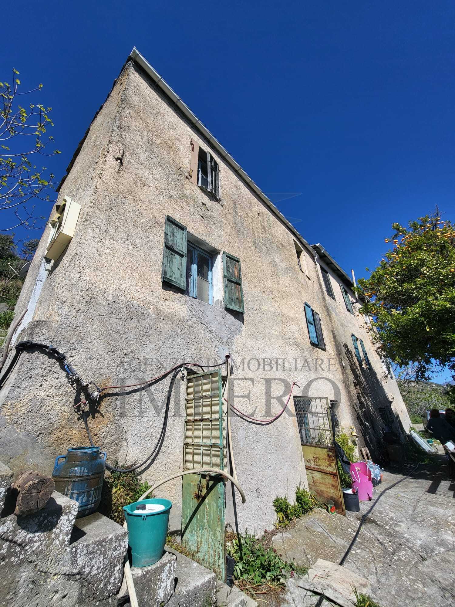 Casa indipendente con giardino in via felice cascione, Ventimiglia