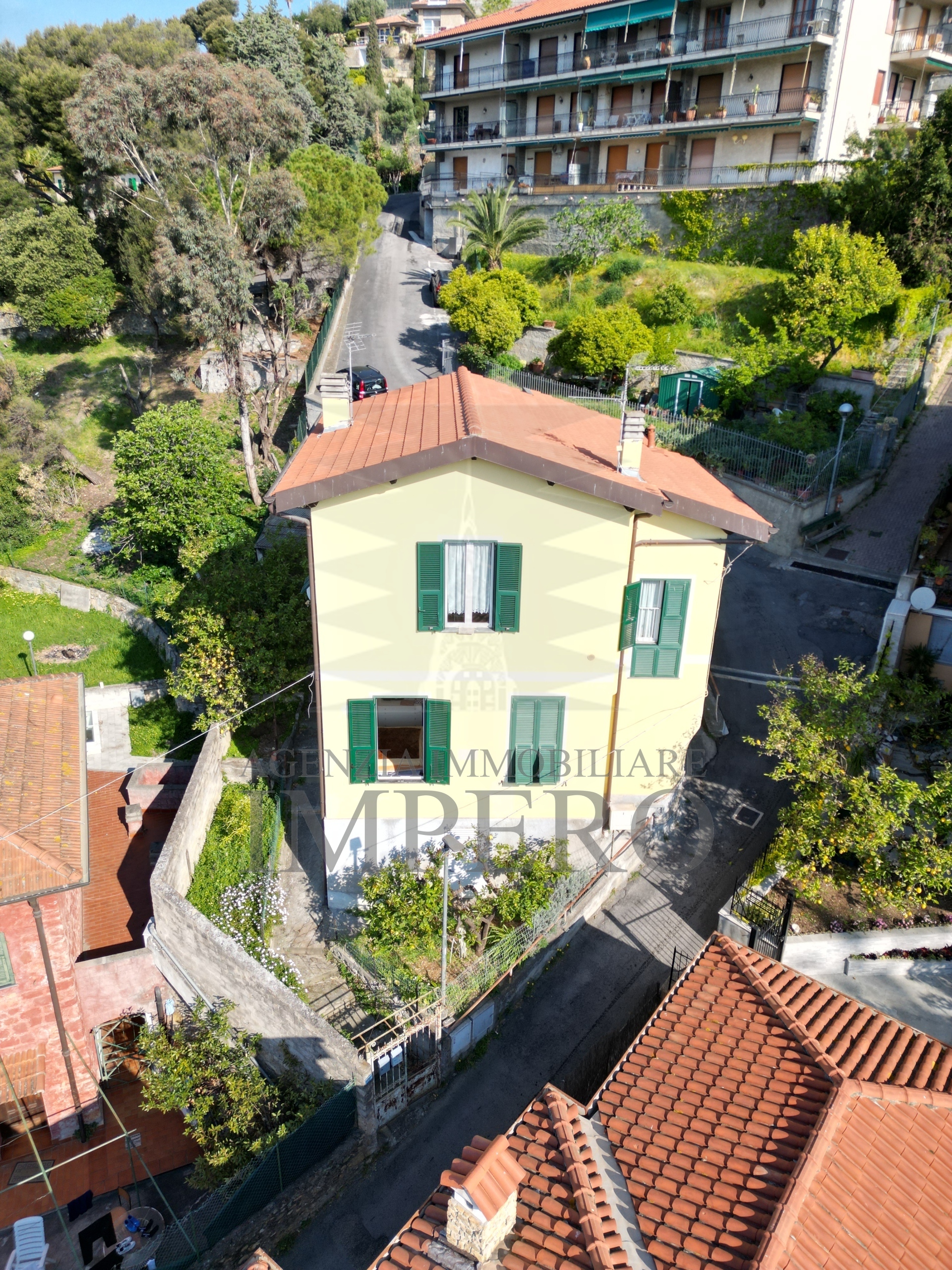 Casa indipendente con terrazzo in via poggio ponente 5, Vallecrosia