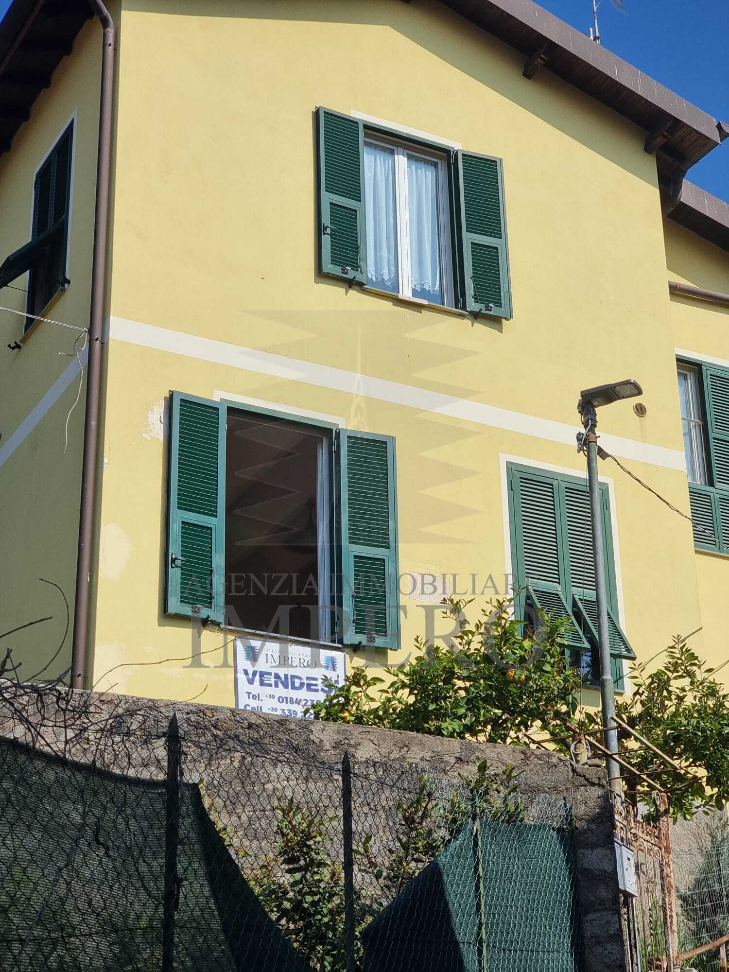 Casa indipendente con terrazzo in via poggio ponente 5, Vallecrosia