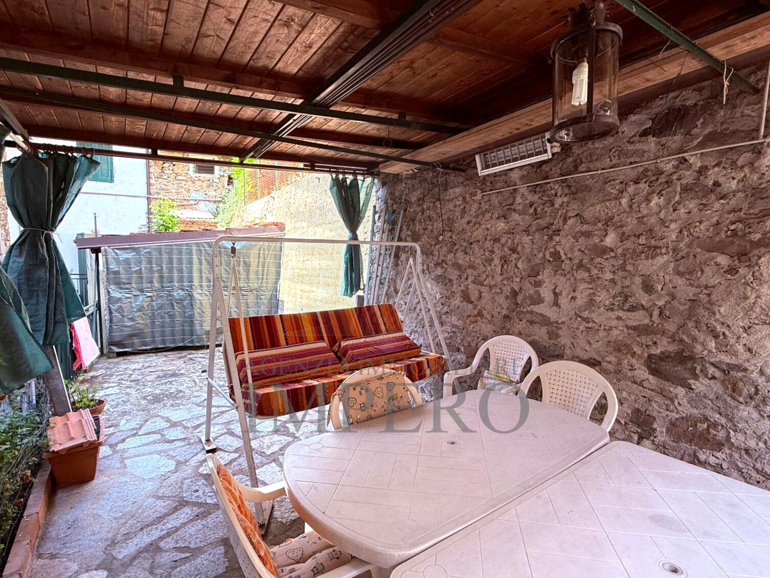 Casa indipendente con terrazzo in vicolo carrugetto 16, Pigna