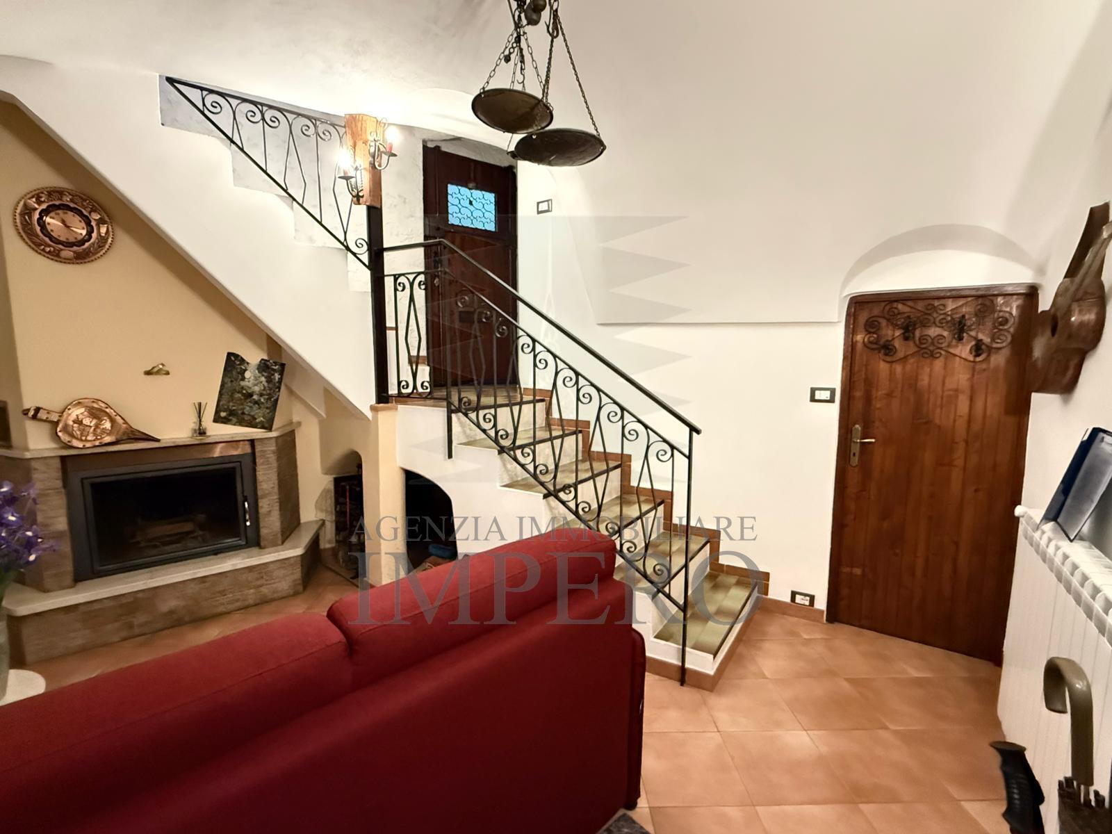 Casa indipendente con terrazzo in vicolo carrugetto 16, Pigna