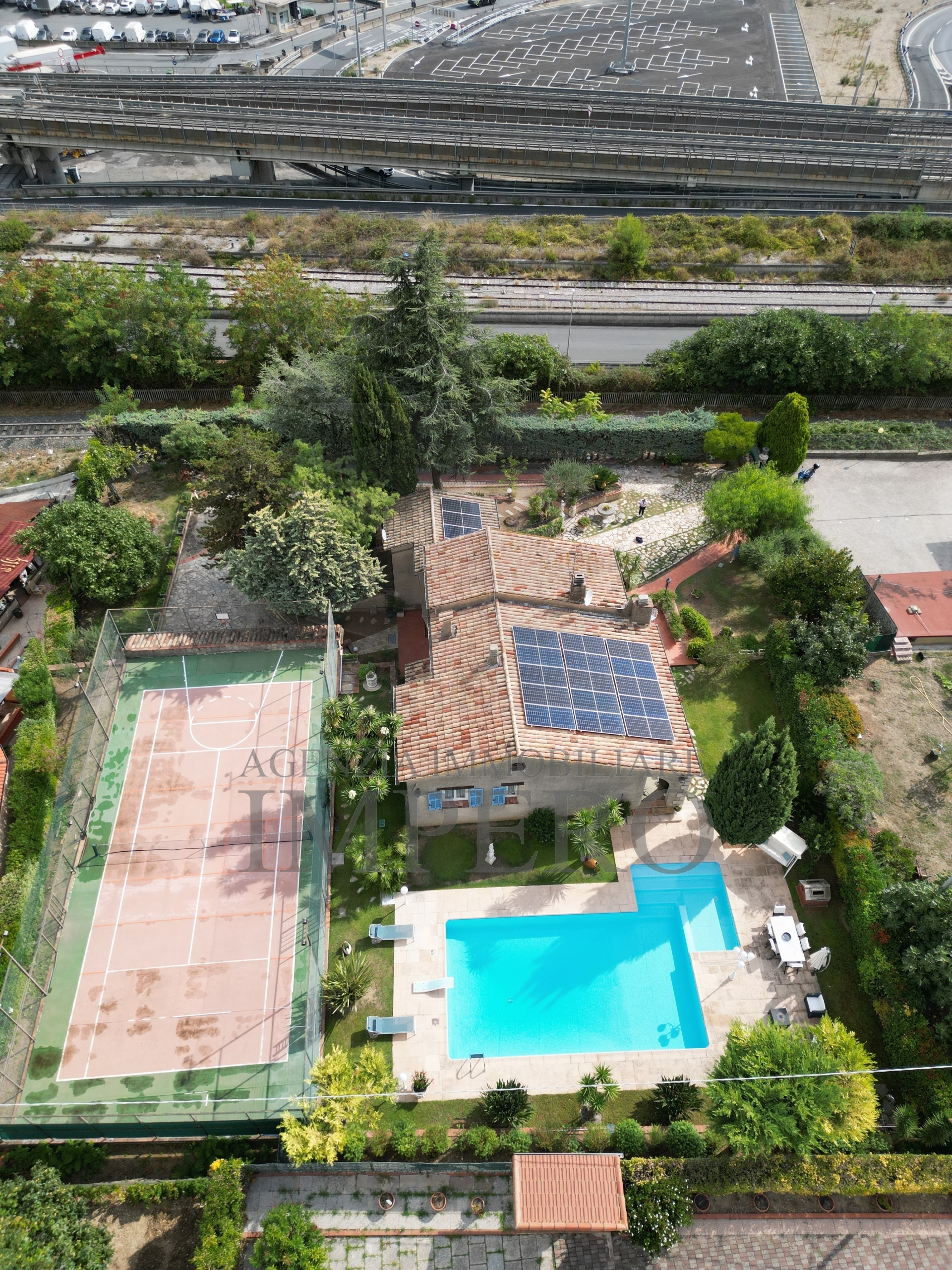 Villa con giardino in via gallardi 63, Ventimiglia