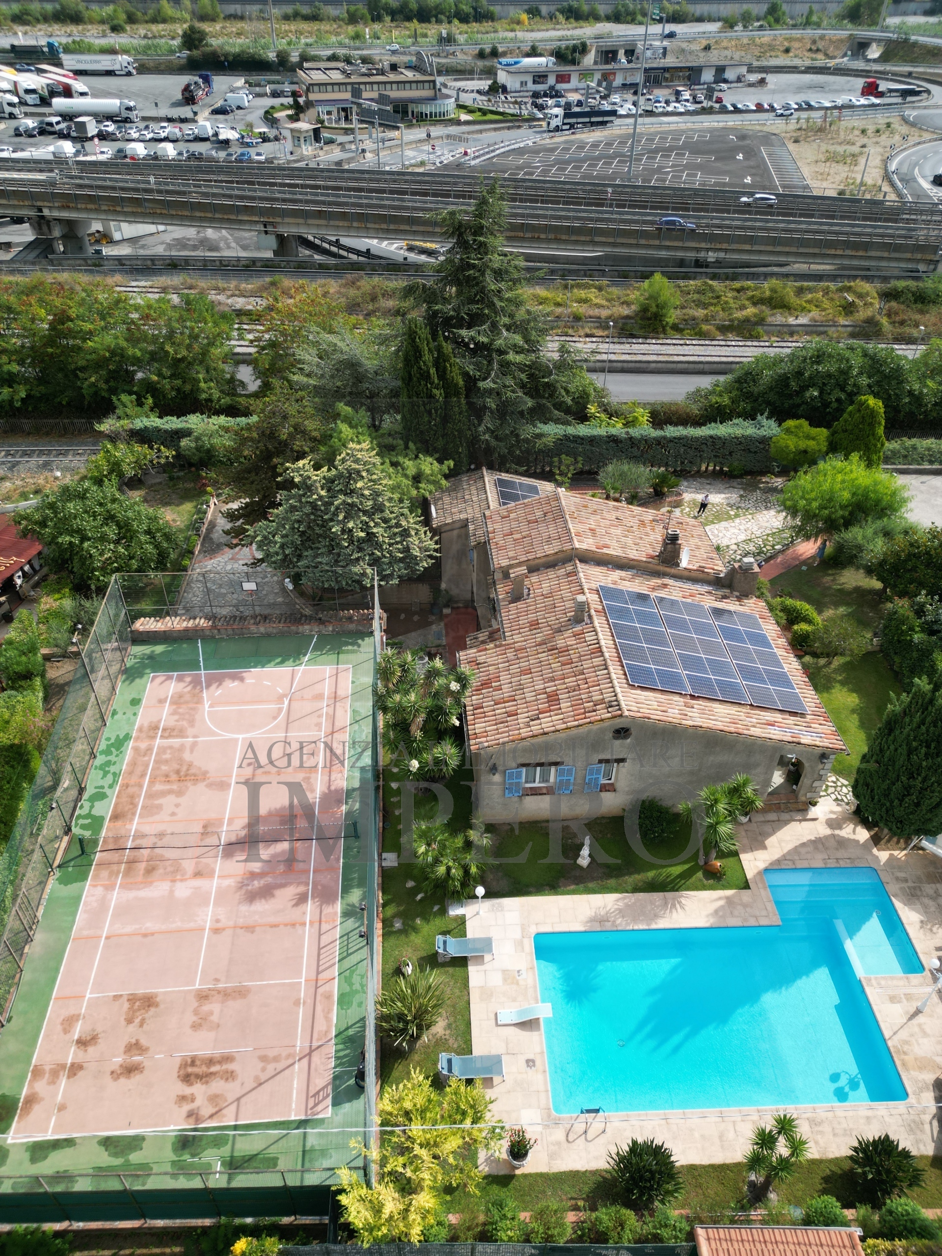 Villa con giardino in via gallardi 63, Ventimiglia