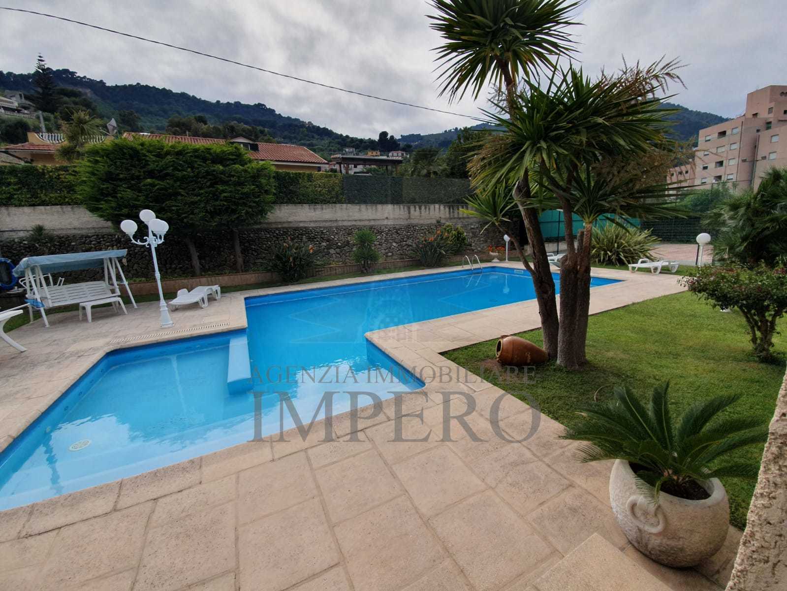 Villa con giardino in via gallardi 63, Ventimiglia