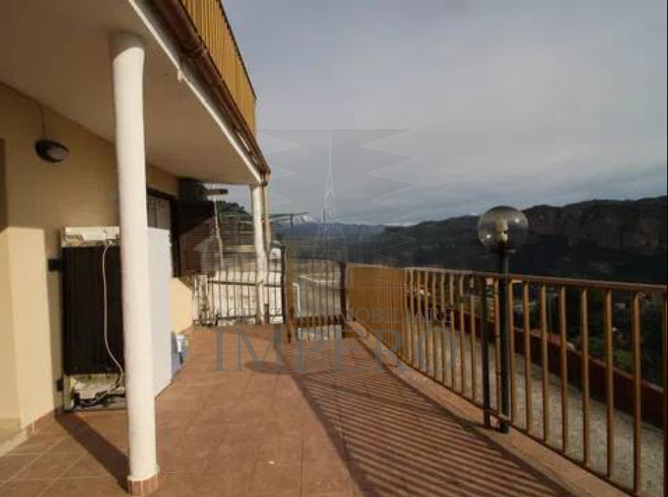 Trilocale con terrazzo in via sant'anna 204, Ventimiglia