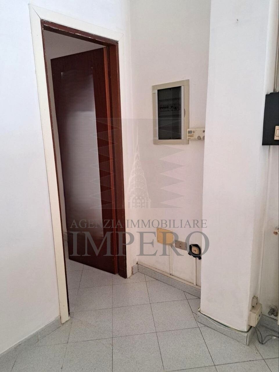 Locale commerciale a basso consumo in via colonnello aprosio 105, Vallecrosia