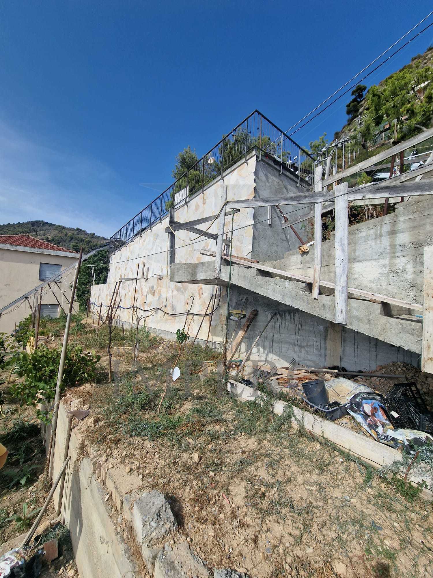 Magazzino da ristrutturare in via maule, Ventimiglia