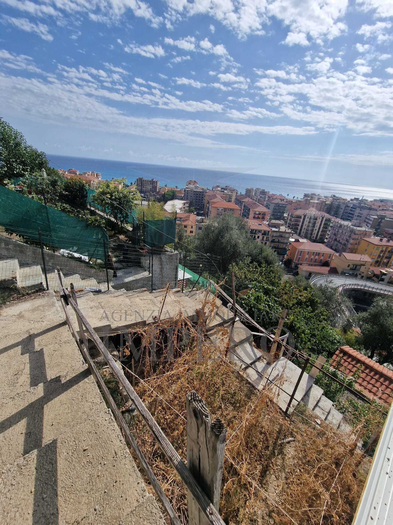 Magazzino da ristrutturare in via maule, Ventimiglia