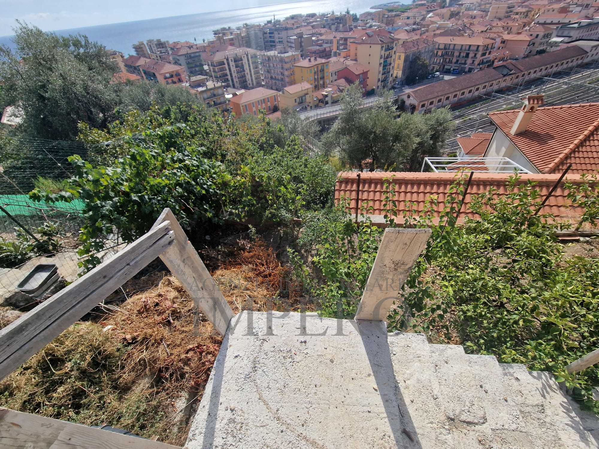 Magazzino da ristrutturare in via maule, Ventimiglia