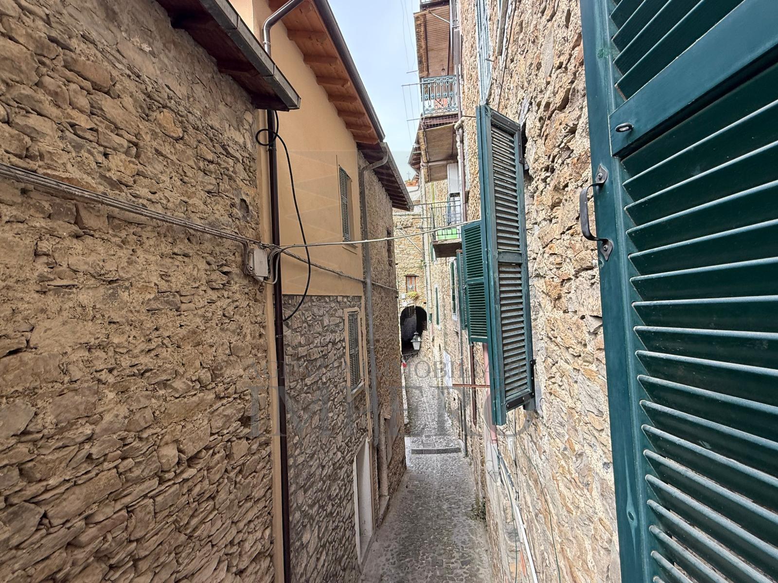 Bilocale in vendita in via roma 7, Apricale