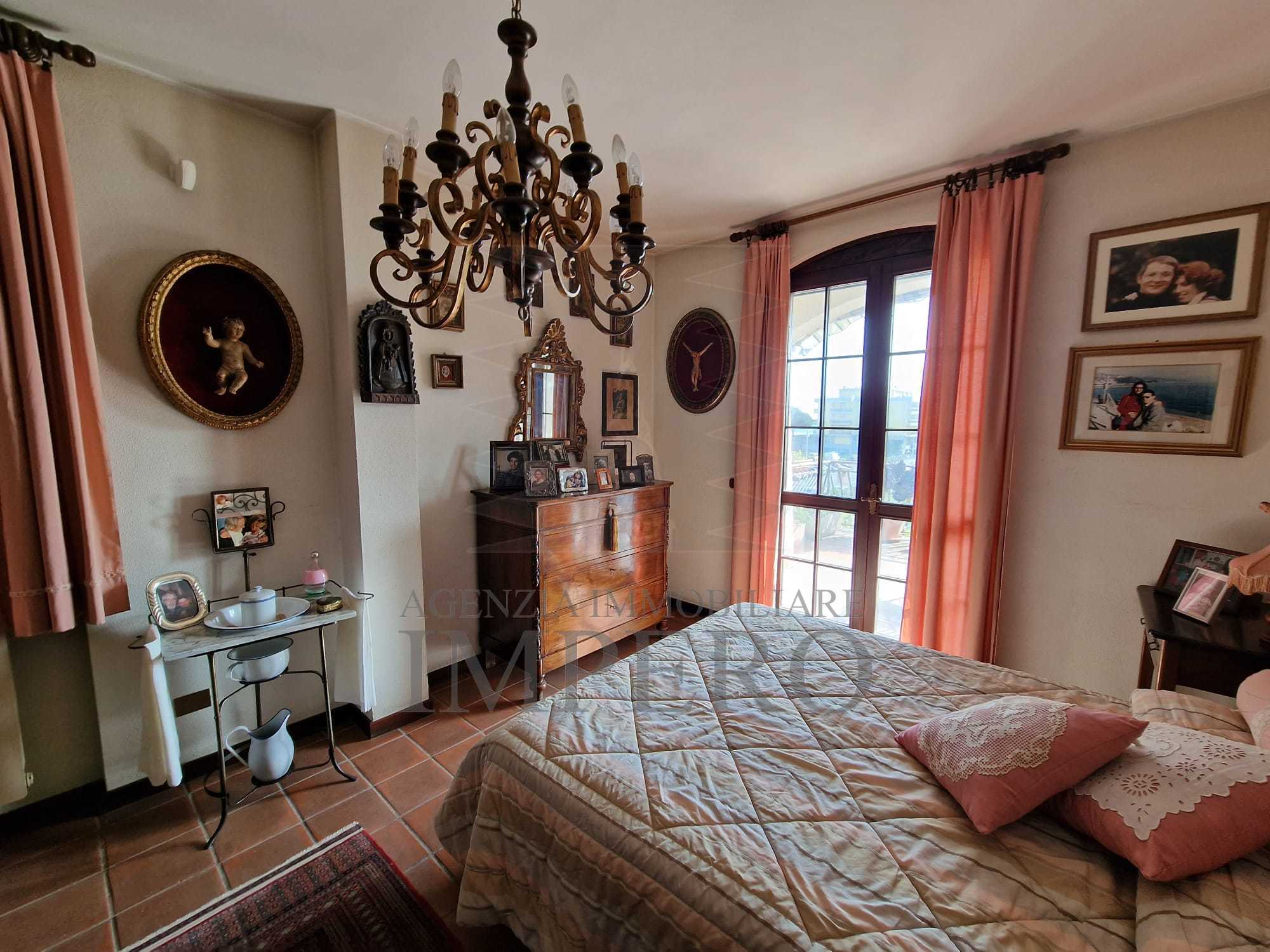 Villa con giardino in via nervia 46, Ventimiglia