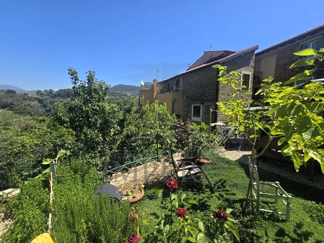 Casa indipendente con giardino in via felice cascione 19, Ventimiglia