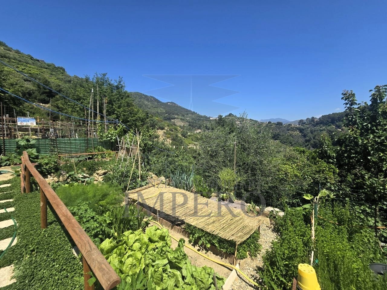 Casa indipendente con giardino in via felice cascione 19, Ventimiglia