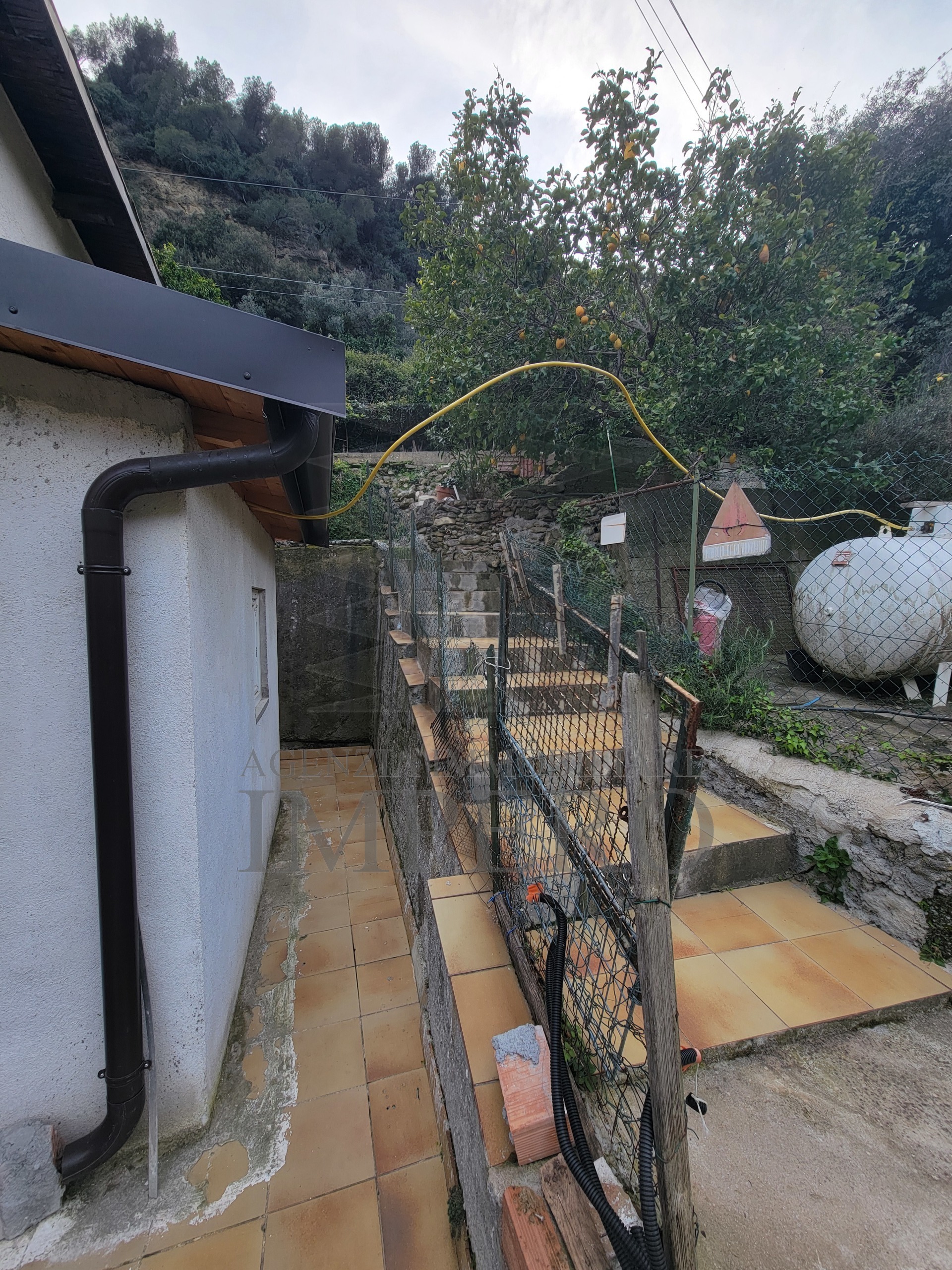Casa indipendente con terrazzo in strada valloni, Ventimiglia