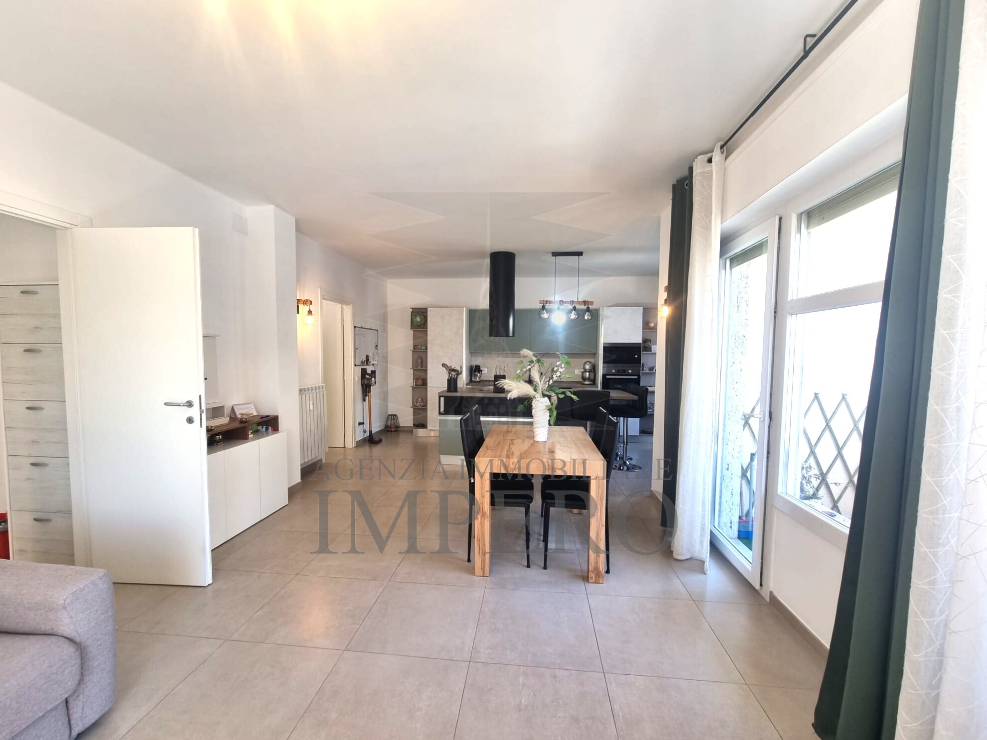 Quadrilocale con terrazzo in via roma 60, Ventimiglia