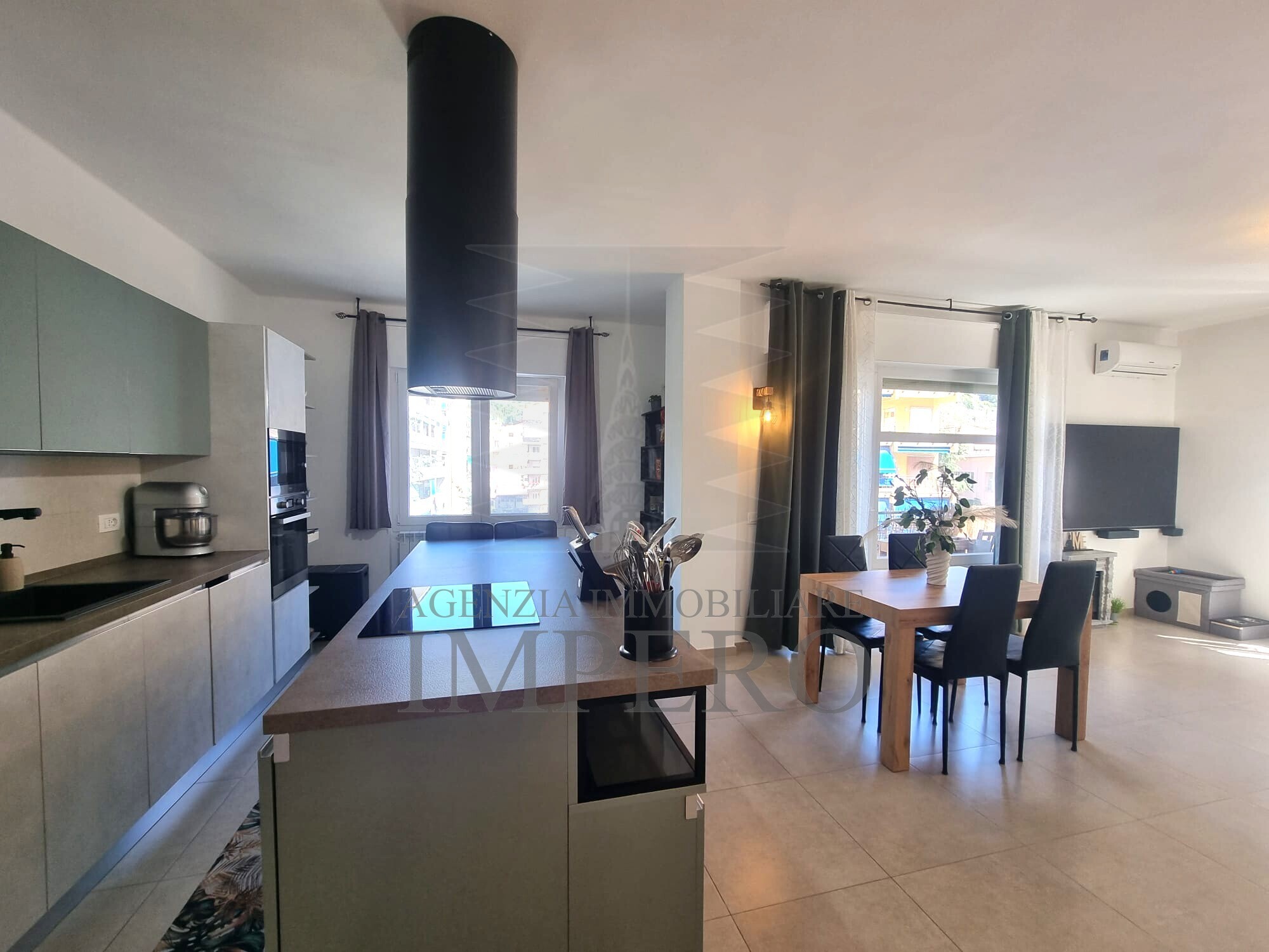 Quadrilocale con terrazzo in via roma 60, Ventimiglia