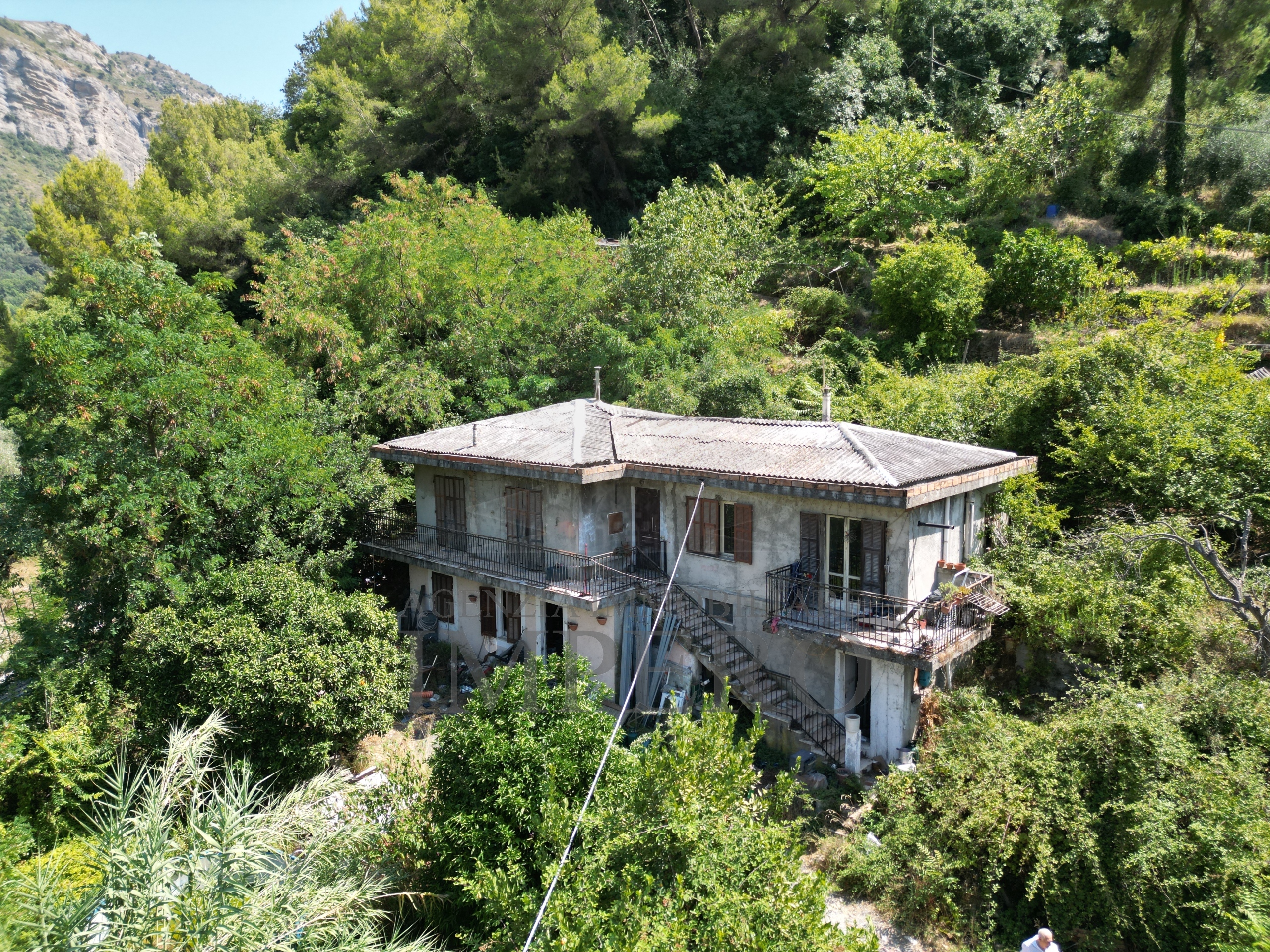 Casa indipendente con terrazzi in via gallardi 219, Ventimiglia