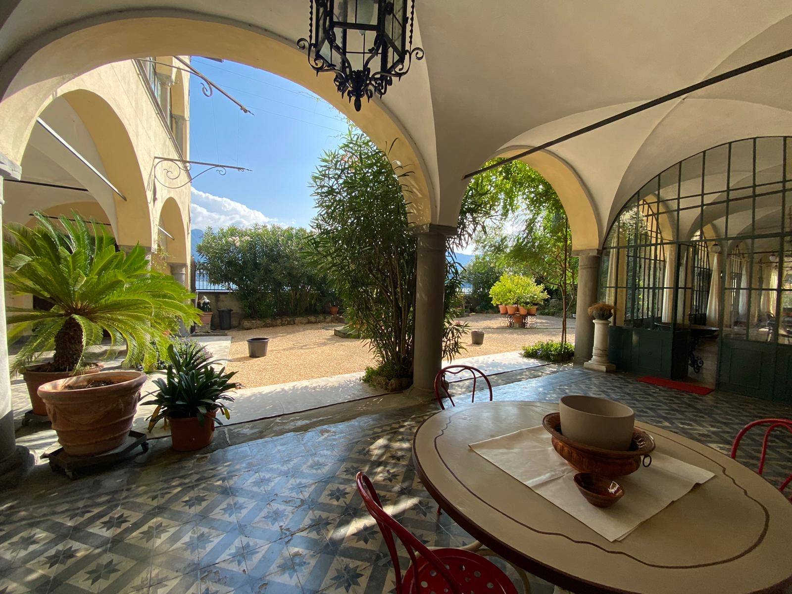 Villa in vendita a Tavernola Bergamasca