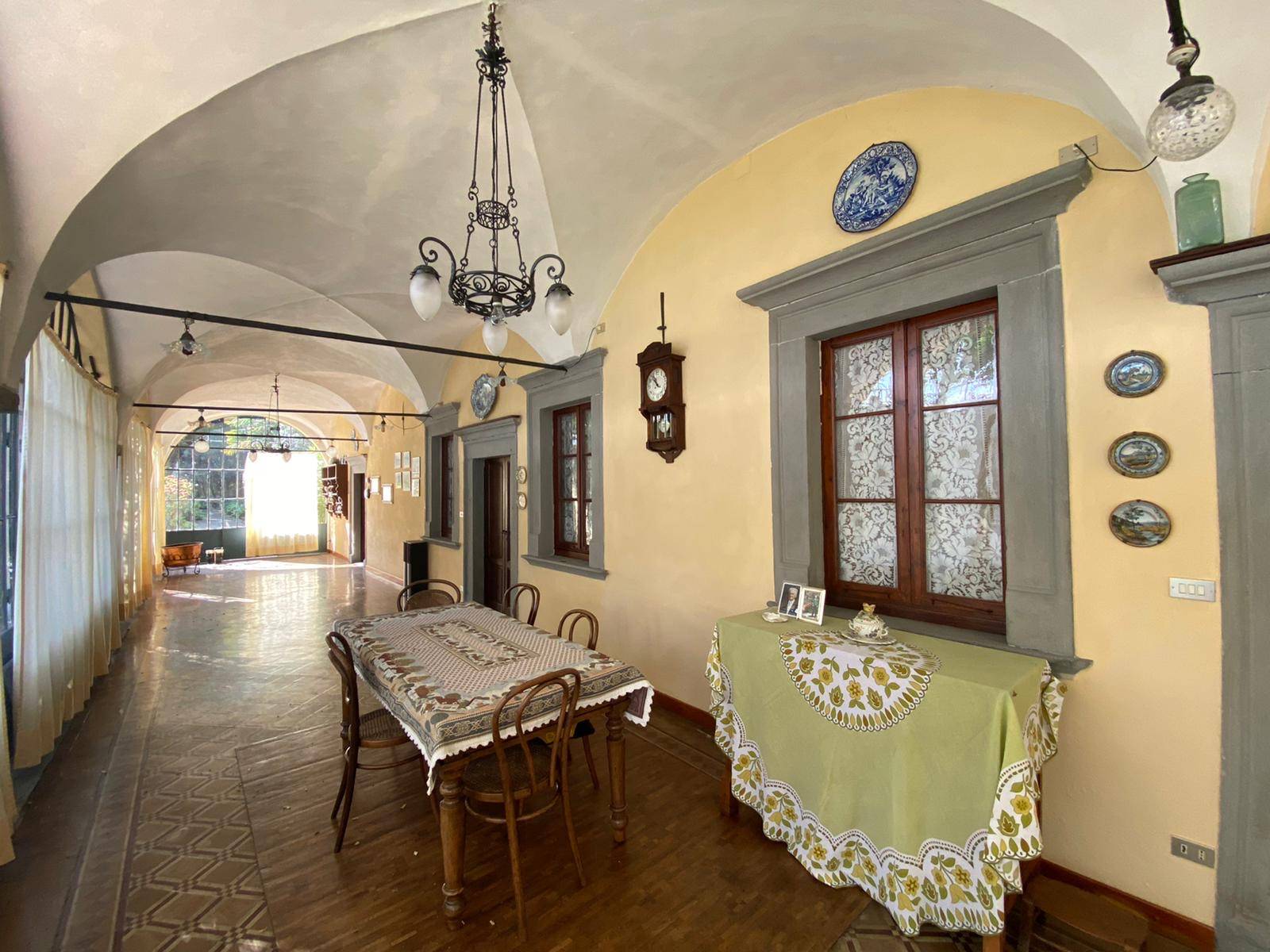 Villa in vendita a Tavernola Bergamasca