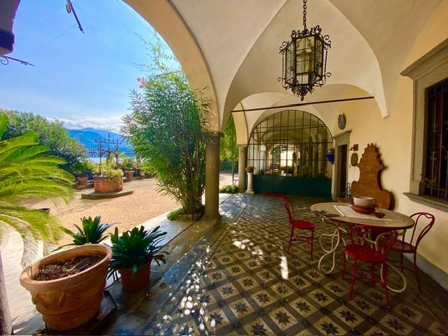 Villa in vendita a Tavernola Bergamasca