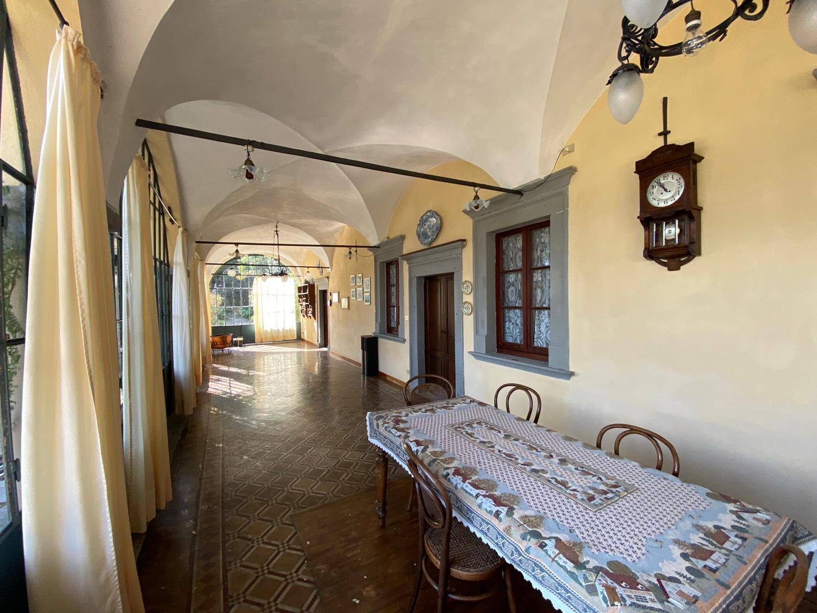 Villa in vendita a Tavernola Bergamasca