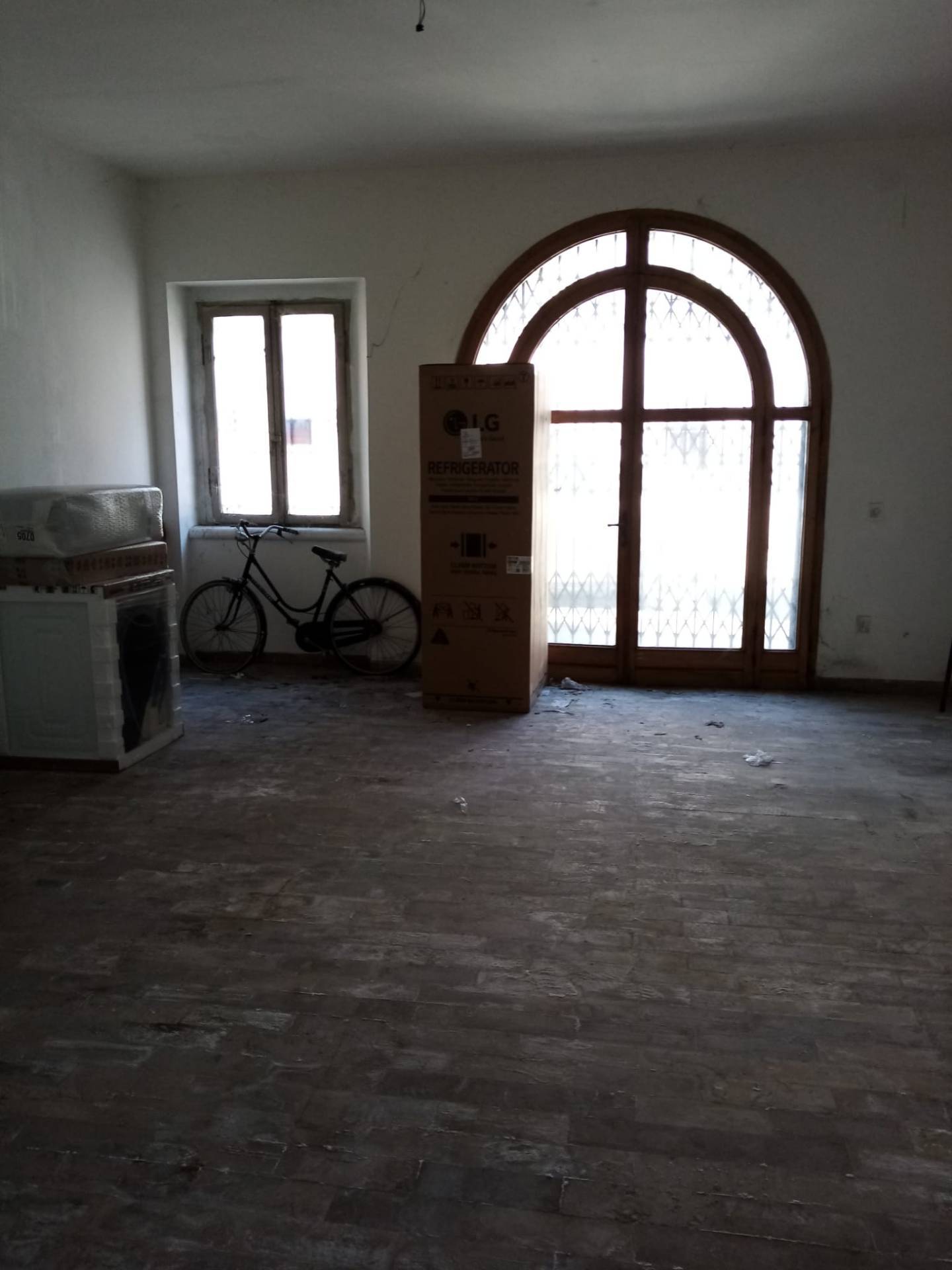 Locale commerciale in vendita a Lugo, centro