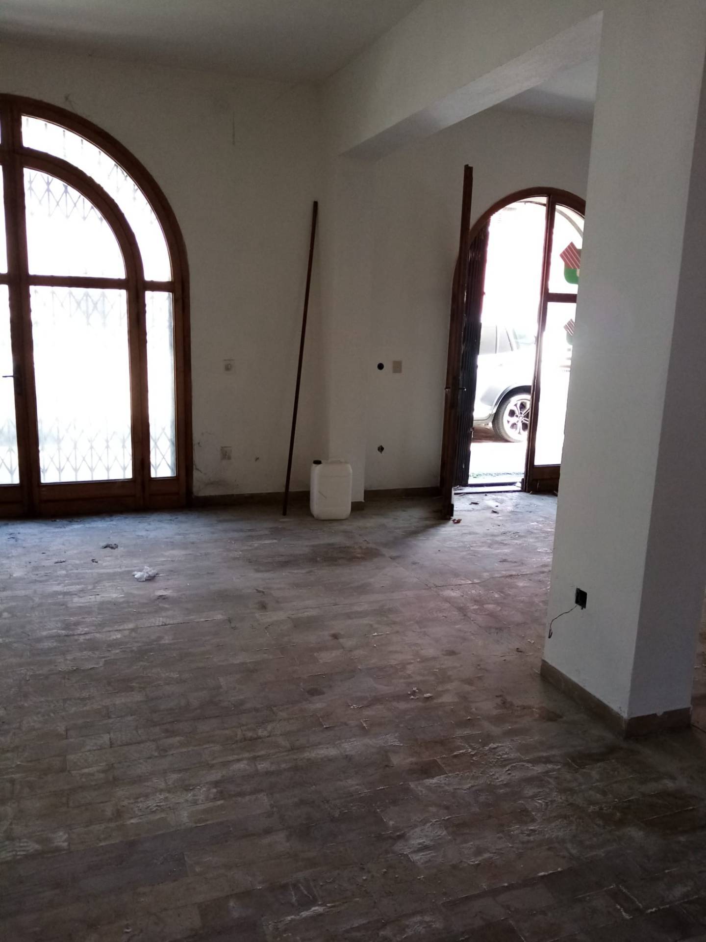 Locale commerciale in vendita a Lugo, centro