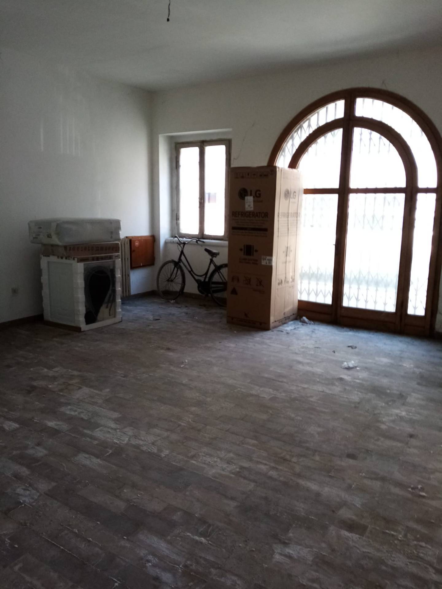 Locale commerciale in vendita a Lugo, centro