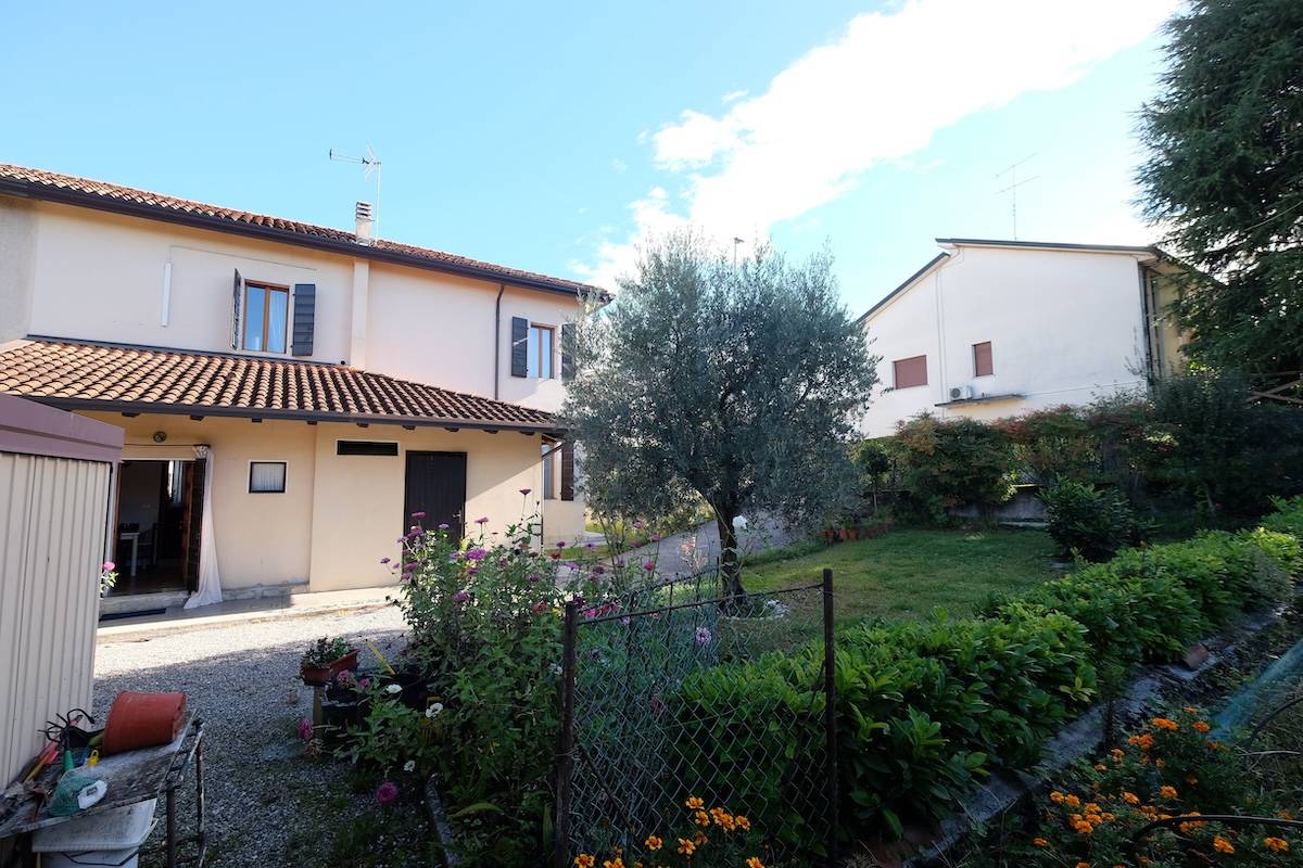 casa in linea in vendita a Pordenone, Semicentro