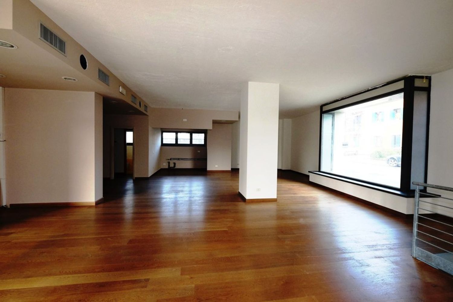 Negozio in vendita a Pordenone, Semicentro