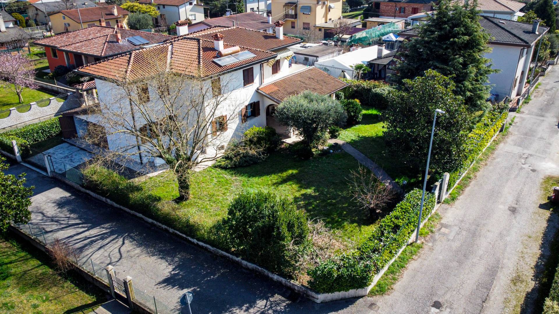 Villa in vendita a Cordenons, Romans