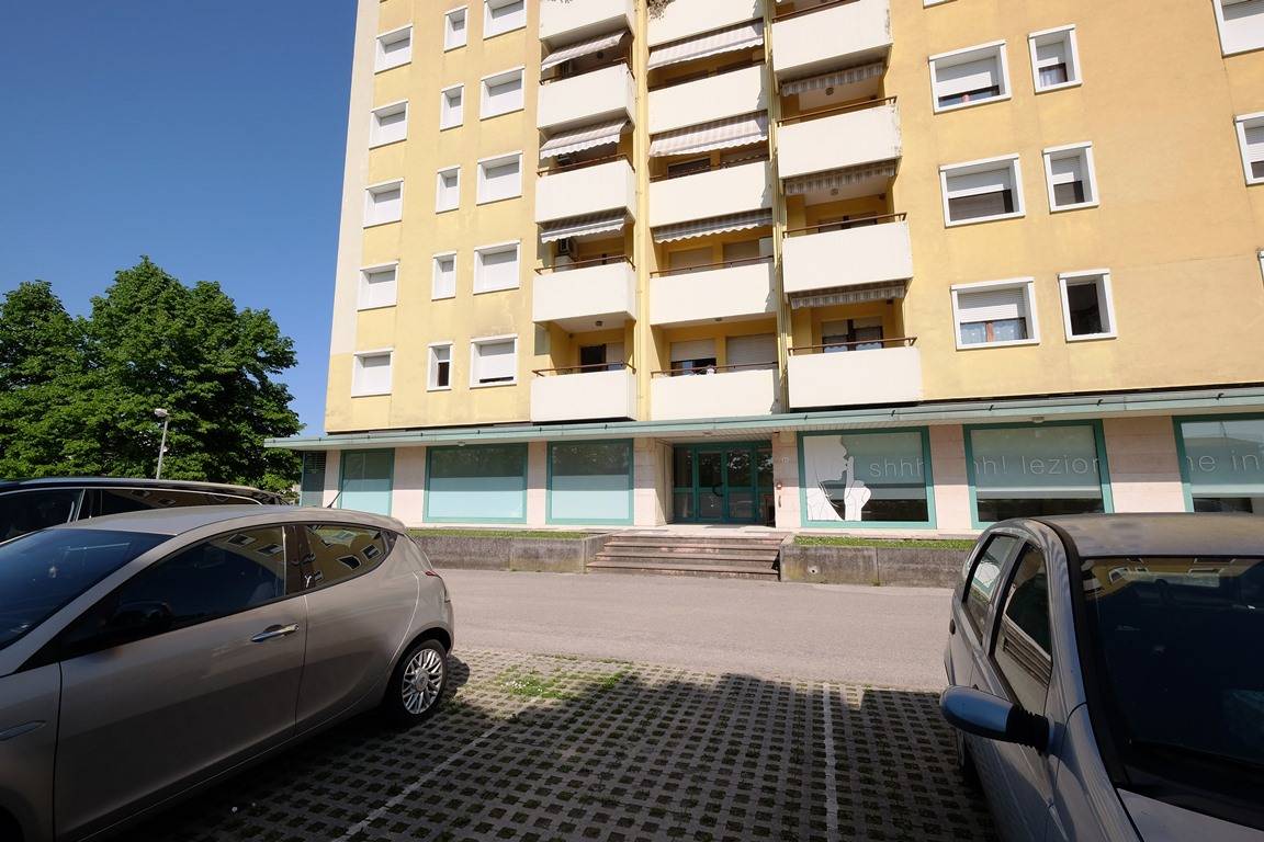 Negozio in vendita a Pordenone, Villanova