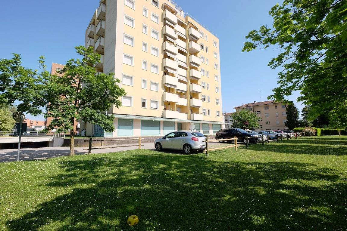 Negozio in vendita a Pordenone, Villanova