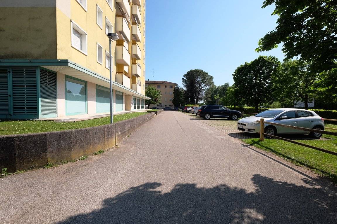Negozio in vendita a Pordenone, Villanova