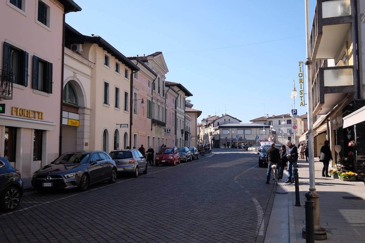 Negozio in vendita a Maniago