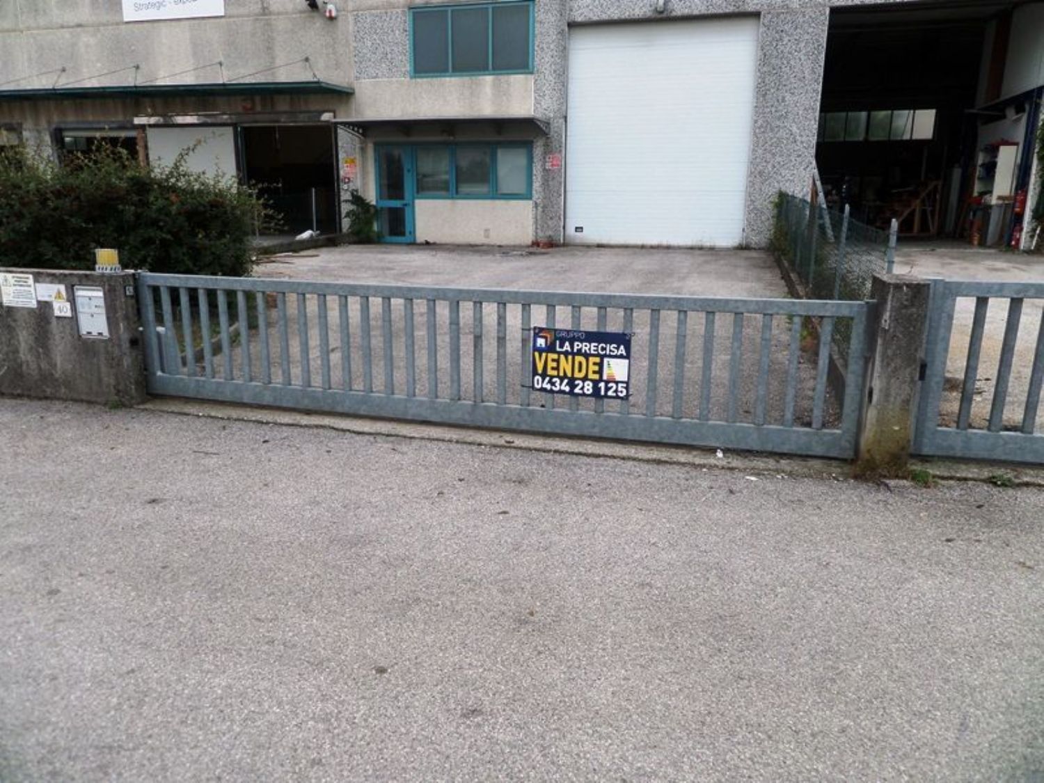 Capannone artigianale in vendita a Roveredo in Piano