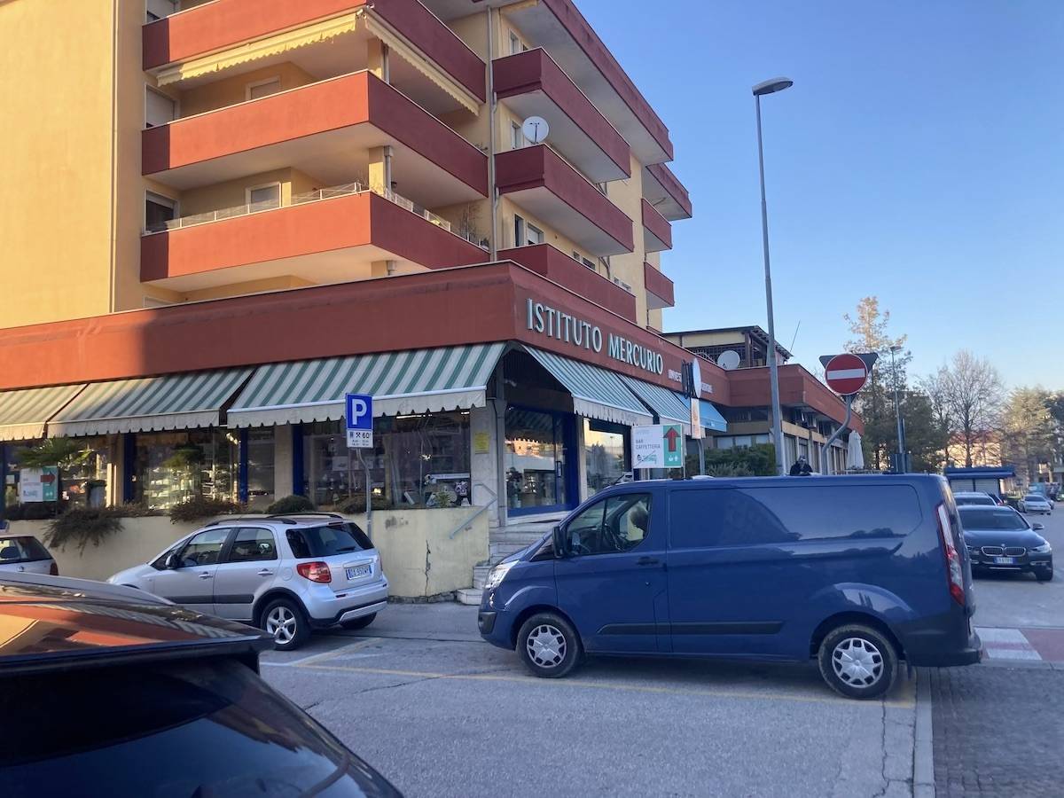 Negozio in vendita a Pordenone, Semicentro