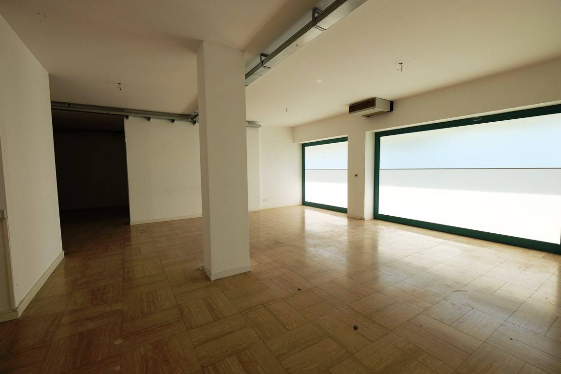 Negozio in vendita a Pordenone, Villanova