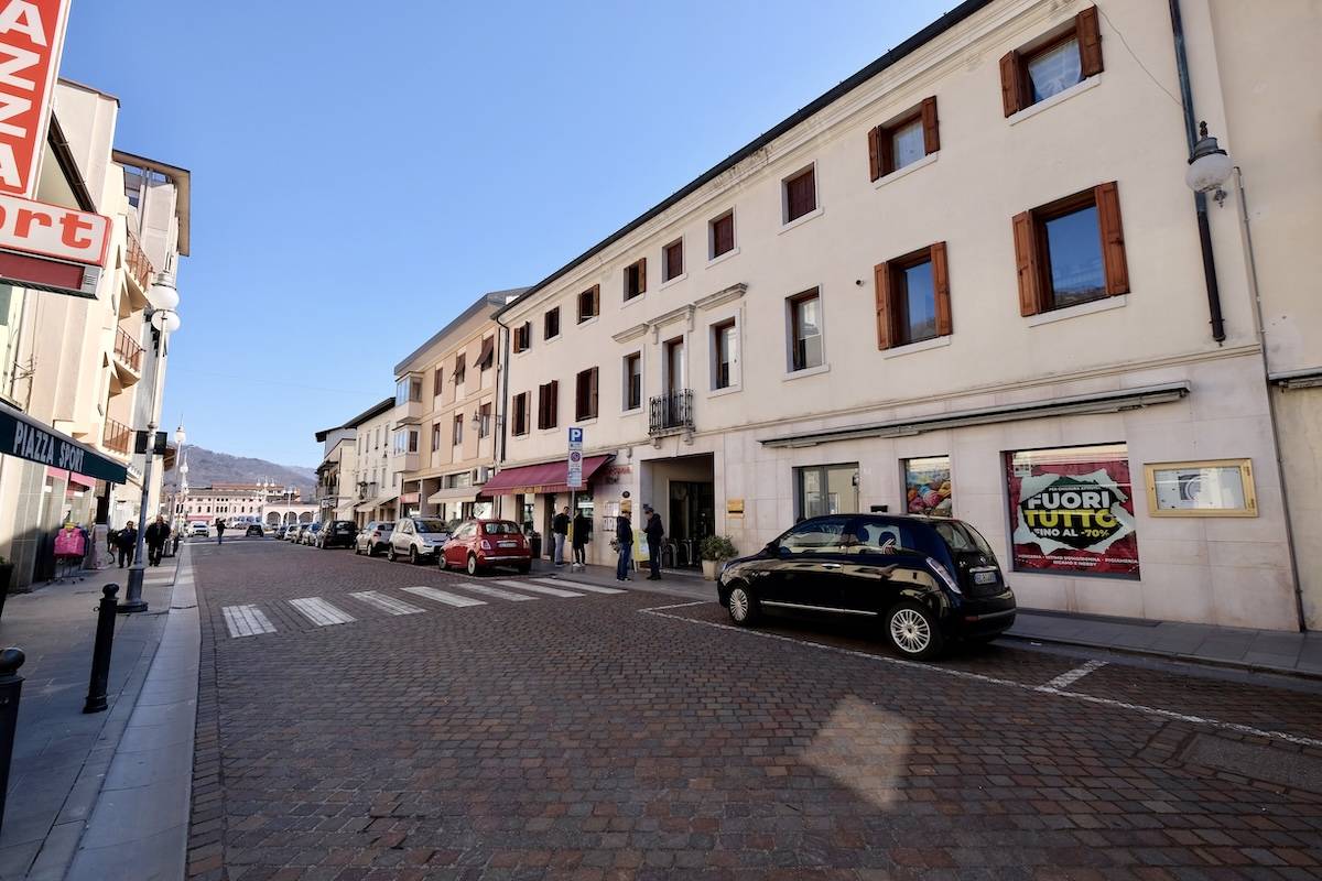 Negozio in vendita a Maniago