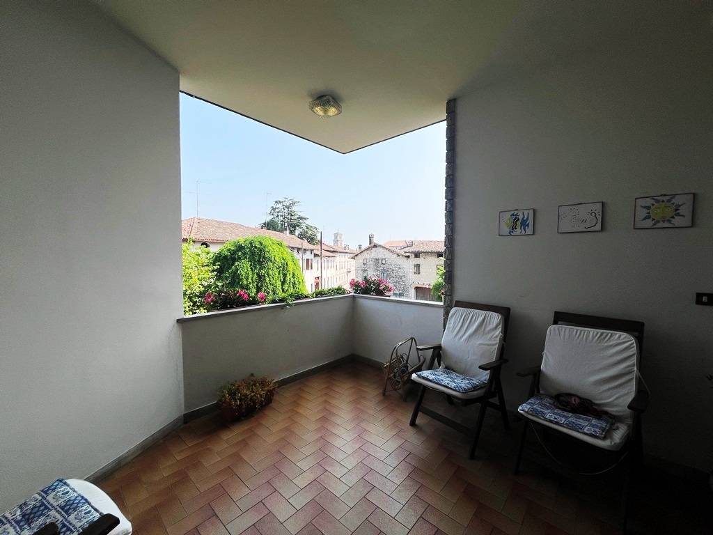 bifamiliare- edificio intero in vendita a Aviano